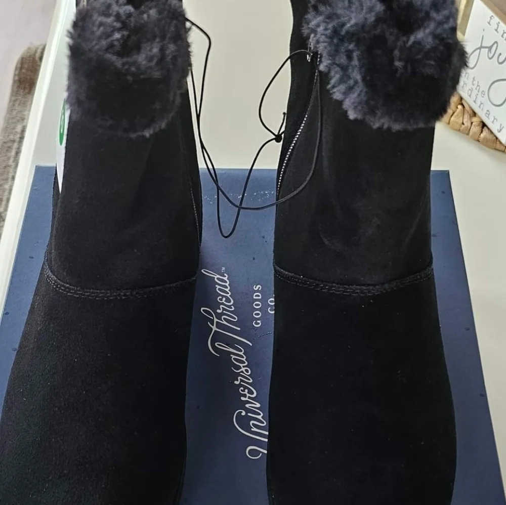 NEW,Universal Thread Genuine Leather Women's Size 10 Boots, 1 PAIR For 10.00 - Picture 2 of 7